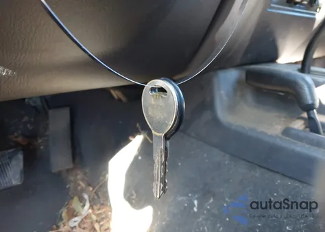 2000 Jeep Cherokee Sport из США, поврежденный, VIN 1J4FF48S9YL267146